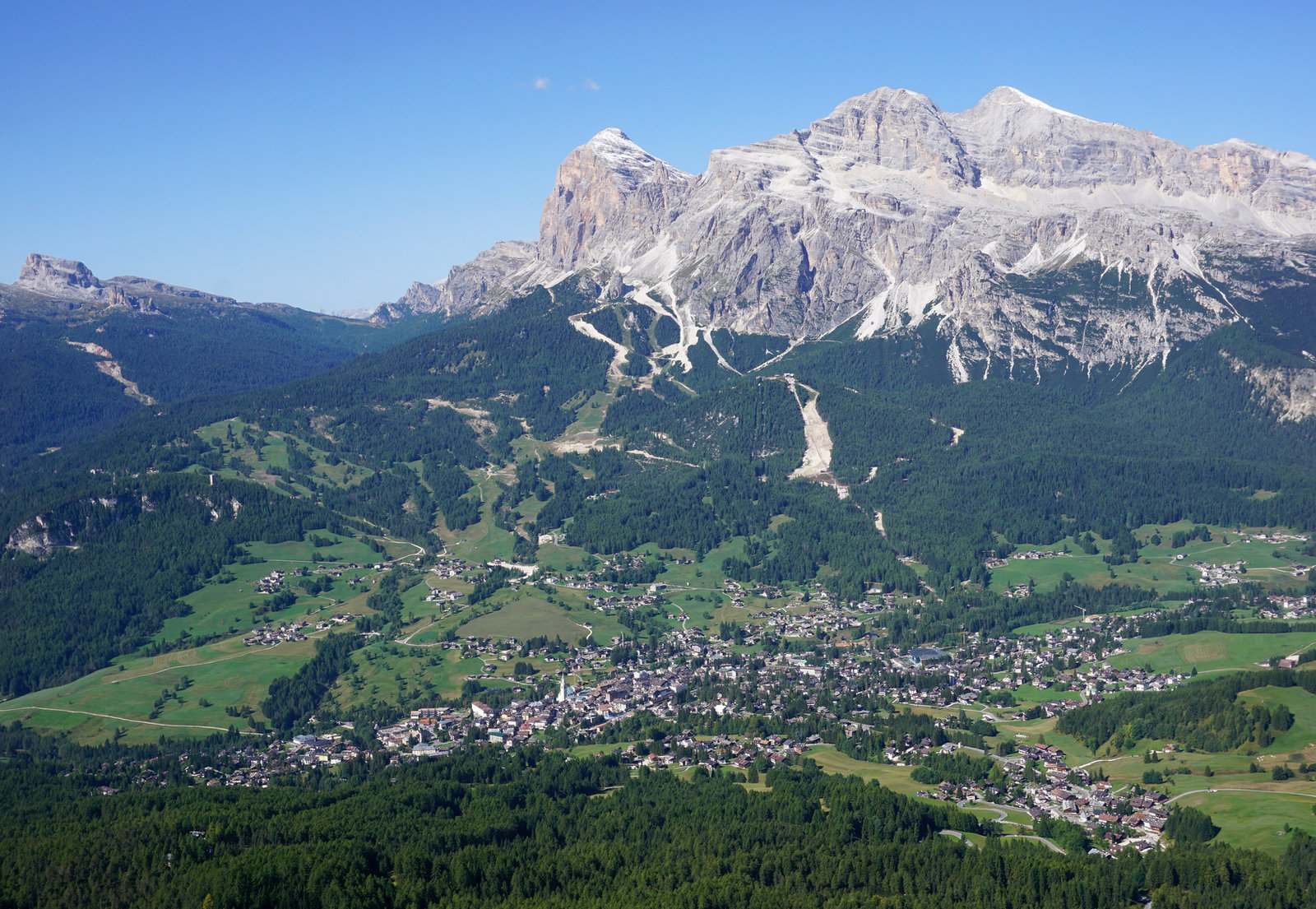 Travel to Cortina by Private Driver