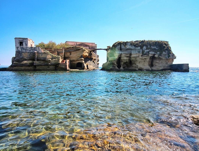 Discover Naples between Art, Food and Tradition