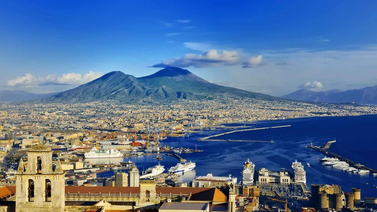 Discover Naples between Art, Food and Tradition
