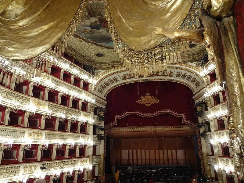 Discover Naples between Art, Food and Tradition